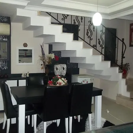 Rodeo Drive Luxury Holiday House וילה קוסדסי