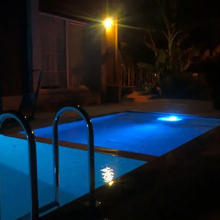 Rodeo Drive Luxury Holiday House וילה *