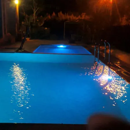 Rodeo Drive Luxury Holiday House וילה קוסדסי