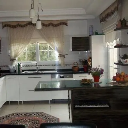 Rodeo Drive Luxury Holiday House וילה